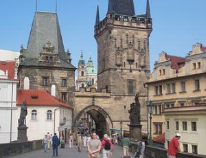 LAS TORRES DE PRAGA Y EL PUENTE DE CARLOS