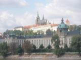 vista del Castillo de Praga desde la orilla del río